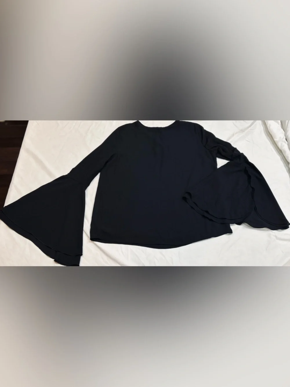 Carmen Marc Valvo Black Bell Sleeve Tie Neck Bls Sz M Keyhole Flowy Whimsygoth - Picture 5 of 5